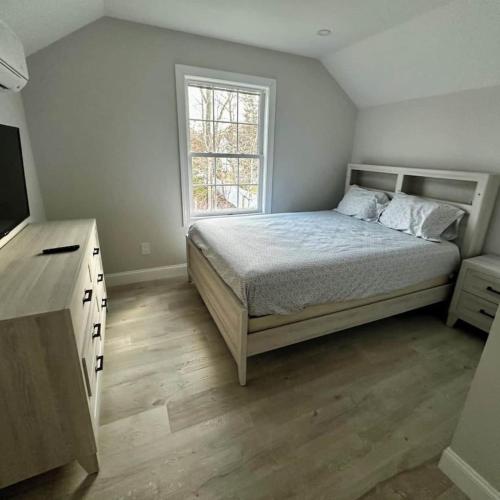 a bedroom with a bed and a window at Hamptons Tiana Bay Oasis in Hampton Bays