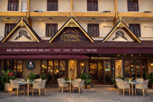 a restaurant in front of a building at Ban Ao Thong in Trang