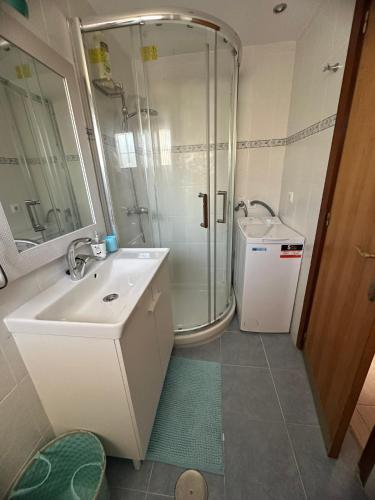 Comfy sea view apartment with parking