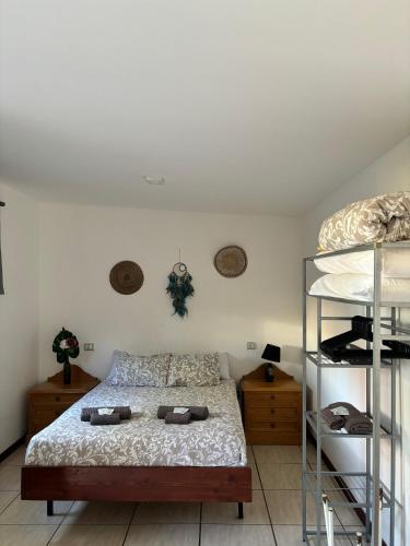 a bedroom with a bed and two bunk beds at Agrocamping Invernaderito in Tejina