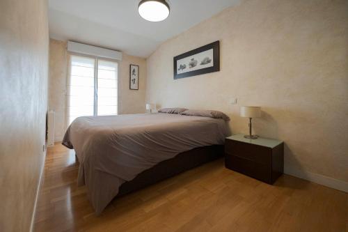 a bedroom with a bed and a lamp on a table at Villas del Empereur in Hendaye