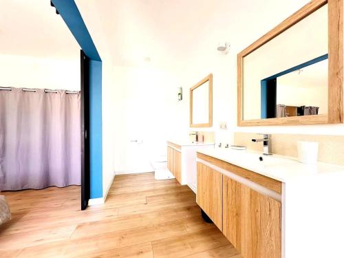 a bathroom with two sinks and a large mirror at Villa Marea Private Pool in Grand Baie with garden, BBQ & Parking in Grand-Baie