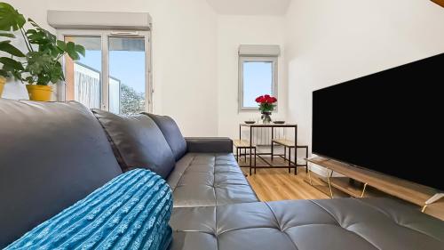 Duplex moderne et lumineux avec piscine et parking