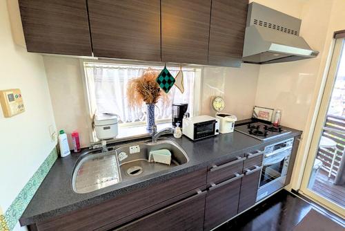 a kitchen with a sink and a counter top at 横浜 JS HOUSE Yokohama - ペット犬可 in Yokohama