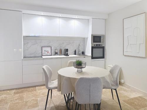 Cannes luxury 2 bedroom app walking distance from beach