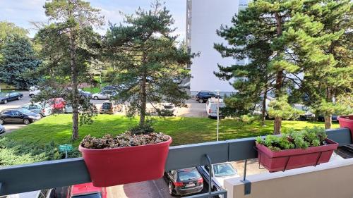 2 Bedrooms, Secure residence, Parking!