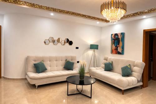Charming 2-Bedroom Apartment with Garden View Balcony
