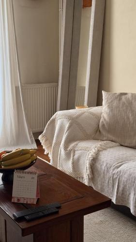 Bright two-room apartment - Courbevoie