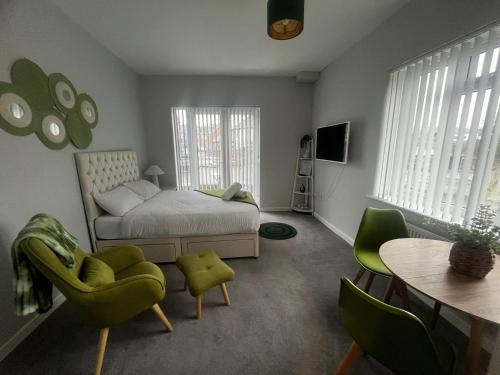 a bedroom with a bed and a table and chairs at Rochester - Modern Flats Near Castle, Strood - Medway 1 or 2 Bedroom in Wainscot