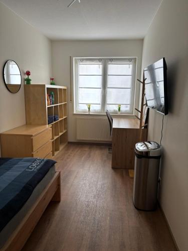 a bedroom with a bed and a desk and a window at Einzelzimmer in ruhiger Lage --- Check-In mit Schlüsselkasten in Meppen