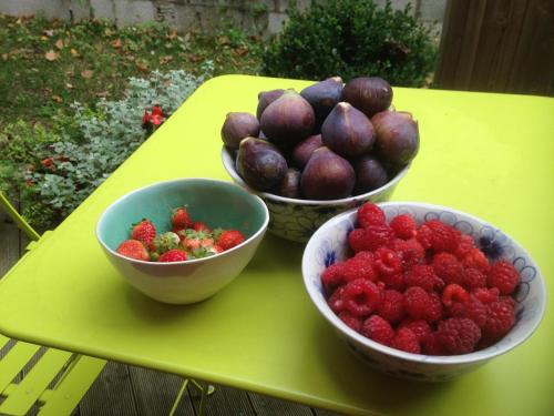 three bowls of strawberries and fruit on a table at Le Relais des Malettes Chambres d'hôtes B&B in Francheville
