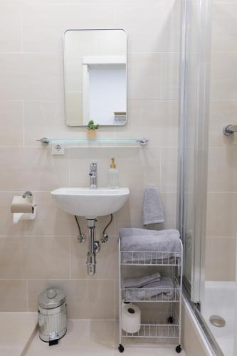 2AC Urban Harmony Cozy Stay Near Metro