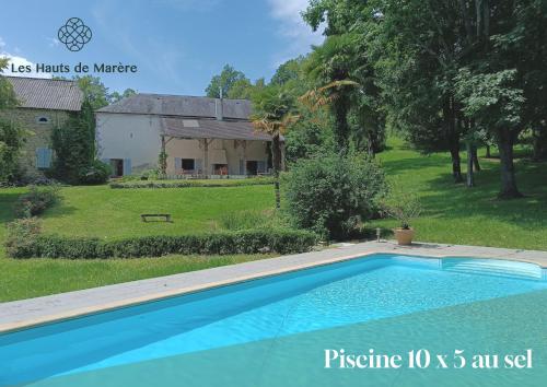 a swimming pool in front of a house at Maison d'exception, 14 personnes, piscine, vue Pyrénées in Sévignacq-Meyracq