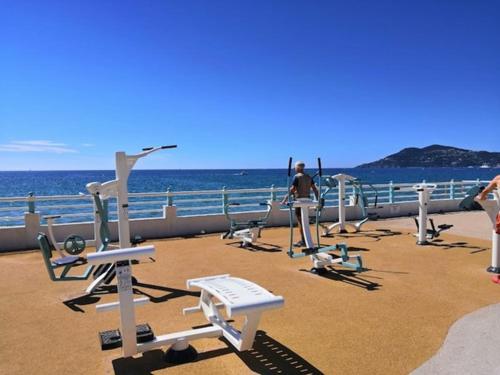 Stunning Sea View - Balcony - 2min to Beach - AC - WIFI - Pool