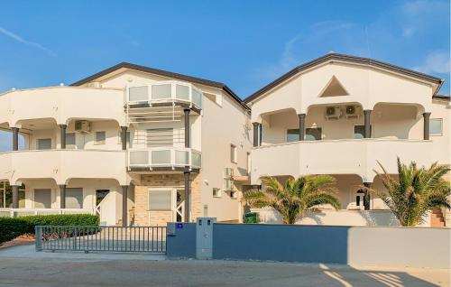 Amazing Apartment In Vir With Wifi