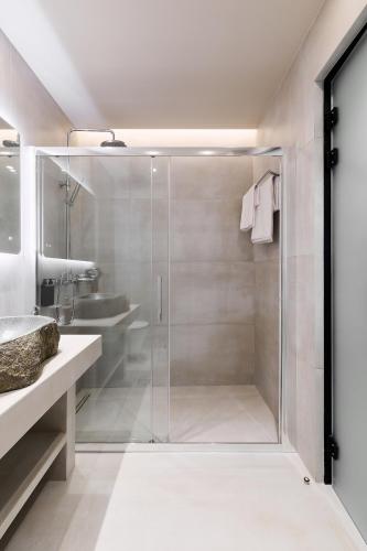 Prime Location - Moid Urban Suites