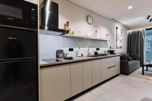 Prime Location - Moid Urban Suites