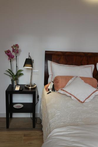 a bedroom with a bed and a table with a lamp at AL 32 B&B in Massa Marittima
