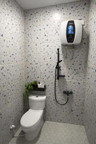a bathroom with a toilet and a shower in it at Alayam Villa Padalarang near whoosh, wahoo waterworld & ikea in Padalarang