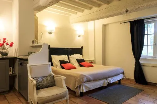 Domaine de Rhodes - 5 Chambres et 7 locations de vacances photo 4