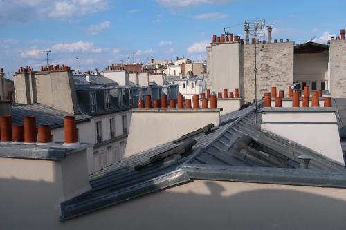 Paris 17ème - STUDIO compact 10m2 -110 sqf - coeur BATIGNOLLES - ideal SOLO traveler