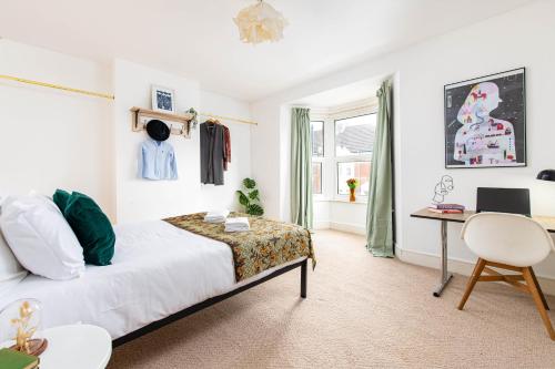 a bedroom with a bed and a desk and a chair at NEW Spacious and Bright House-Parking-By FabAccommodation in Bristol