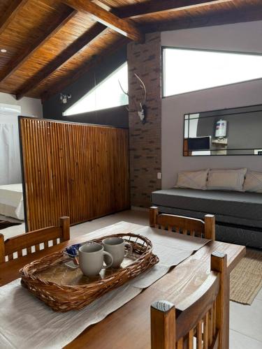 a living room with a coffee table and a bed at Cabaña La Conquista in Goya