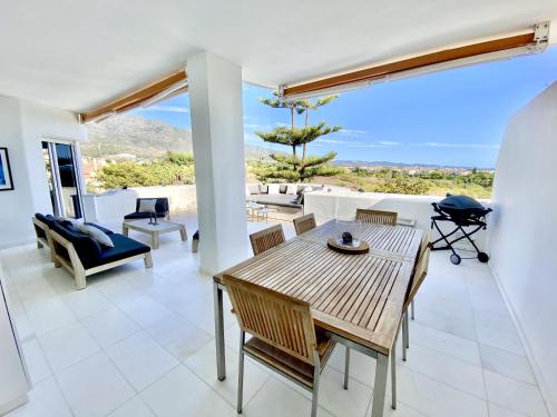 26 - Grand appartement a Marbella Golden Mile vue sur me