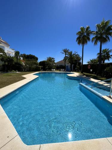 26 - Grand appartement a Marbella Golden Mile vue sur me