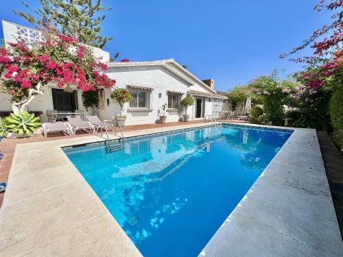 58 - villa 4 chambre piscine prive proche de la mer a Cancelada