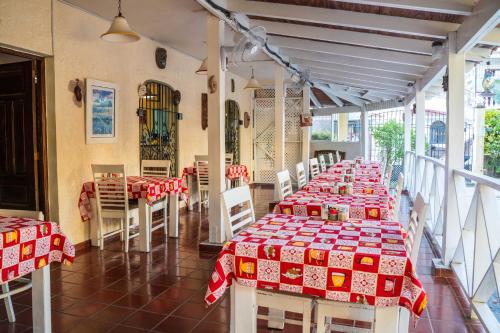 Majoituspaikan Villa Baya ravintola tai vastaava paikka