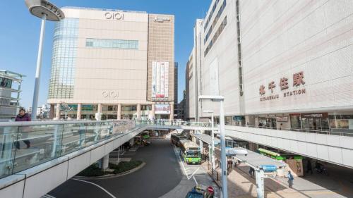 AiES Kita-Senju, 2-3rd floor, 8-minute walk from Kita-Senju Station, direct access to Tokyo Skytree, Asakusa, Akihabara, Ueno, Ginza, Roppongi, Shibuya, 6 beds, maximum occupancy 9 people, 60 square meters with Kitchen appliances