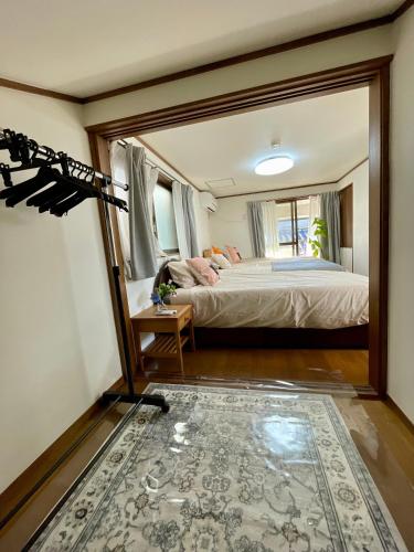 AiES Kita-Senju, 2-3rd floor, 8-minute walk from Kita-Senju Station, direct access to Tokyo Skytree, Asakusa, Akihabara, Ueno, Ginza, Roppongi, Shibuya, 6 beds, maximum occupancy 9 people, 60 square meters with Kitchen appliances