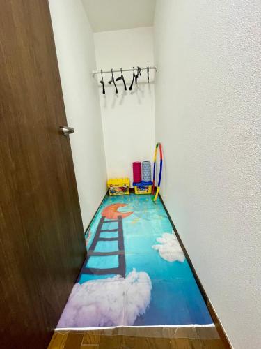 AiES Kita-Senju, 2-3rd floor, 8-minute walk from Kita-Senju Station, direct access to Tokyo Skytree, Asakusa, Akihabara, Ueno, Ginza, Roppongi, Shibuya, 6 beds, maximum occupancy 9 people, 60 square meters with Kitchen appliances