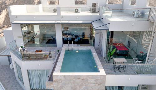 The swimming pool at or close to The Elevated Room