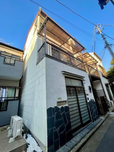 AiES Kita-Senju, 1st floor, 8-minute walk from Kita-Senju Station, direct access to Tokyo Skytree, Asakusa, Akihabara, Ueno, Ginza, Roppongi, Shibuya, 3 beds, maximum occupancy 4 people, 40 square meters with Kitchen appliances