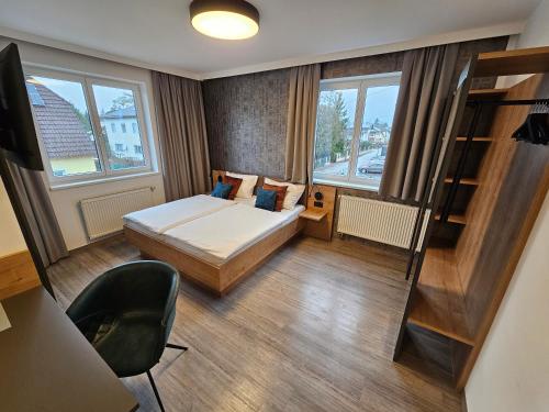 a small room with a bed and a chair at Thalinger Hof in Kronstorf