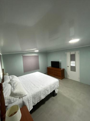 En eller flere senge i et værelse på Apartment Ale