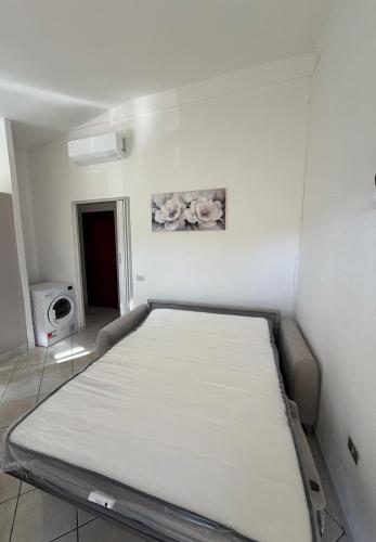 a hospital room with a large bed in it at Il Nido 1 di San Pietro in Budoni