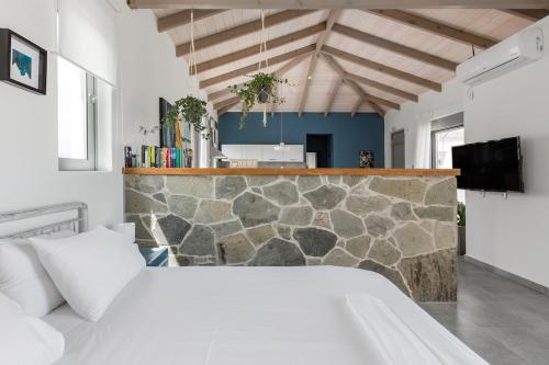 Modern Loft with Terrace Views of Kissamos Gulf