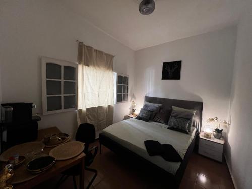 Chambre studio में एक कमरे में एक या कई बेड