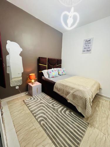 Llit o llits en una habitació de Western Suites