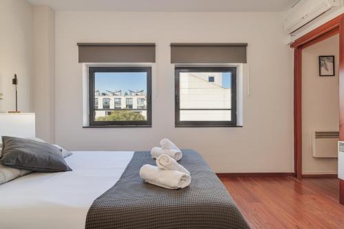 Cheerful Olympic Village Beach Apartment