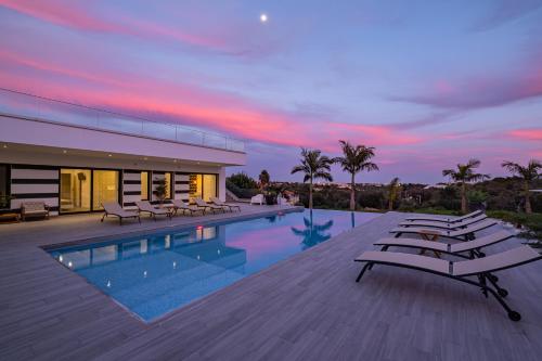 BlueHorizon by SignatureStays