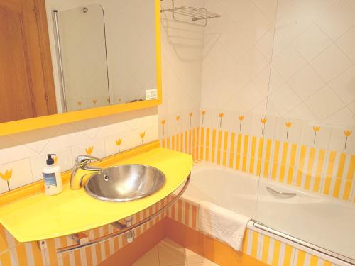 a bathroom with a sink and a tub at Av Valladolid 45 in Soria