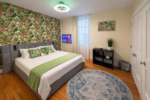 a bedroom with a bed with a large floral wall at Tropical style room in Geusthouse in New York