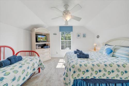 a bedroom with two beds and a ceiling fan at Cape Cottage - Private dock & Fire Pit in Moneta