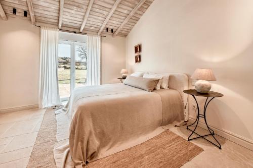 a bedroom with a large bed and a window at Casa Do Gaiteiro in Melide