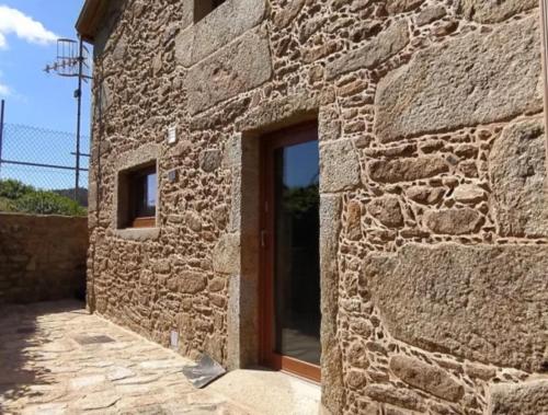 a stone building with a door on the side of it at Casa Candy in Muxia