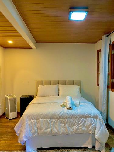 a bedroom with a large bed with at Chalé Shanti in Resende